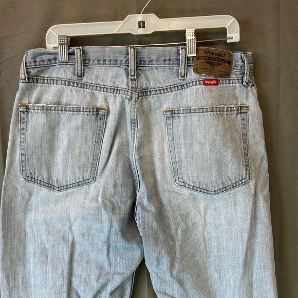 Wrangler Relaxed Fit Jeans Men’s Size 36x30 Blue Light Wash Distressed Denim - Picture 7 of 10